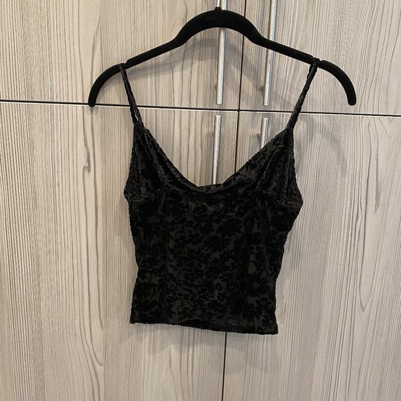 Urban Outfitters Black Velvet Crop Cami - Picture 4 of 11